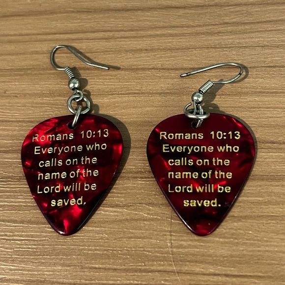 Pick Jesus Red Earrings Guitar Pick Gold Engraving Great Condition - Picture 3 of 3